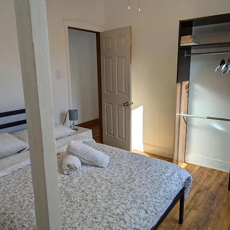 Comfy Apartment Close To Metro With Self Check In Montreal Exterior photo