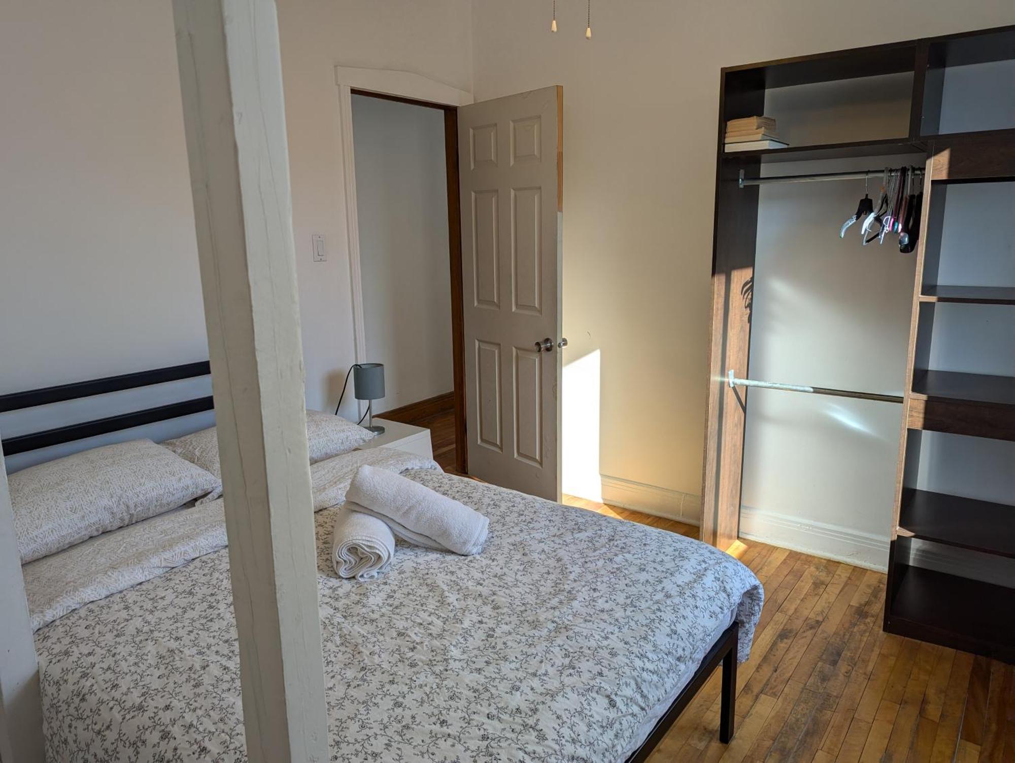 Apartment Comfy Close To Metro With Self Check In Montreal