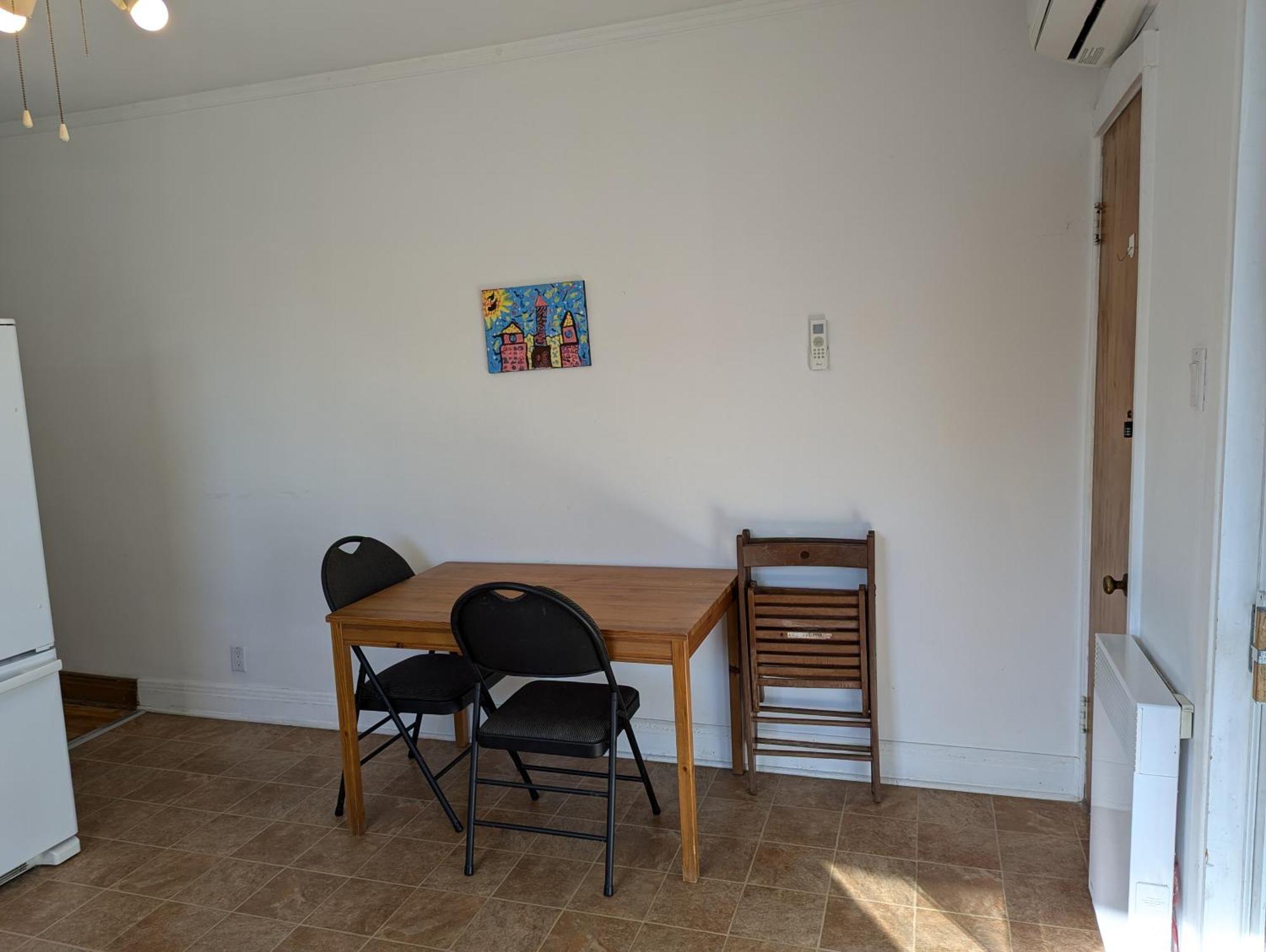 Comfy Close To Metro With Self Check In * Montreal