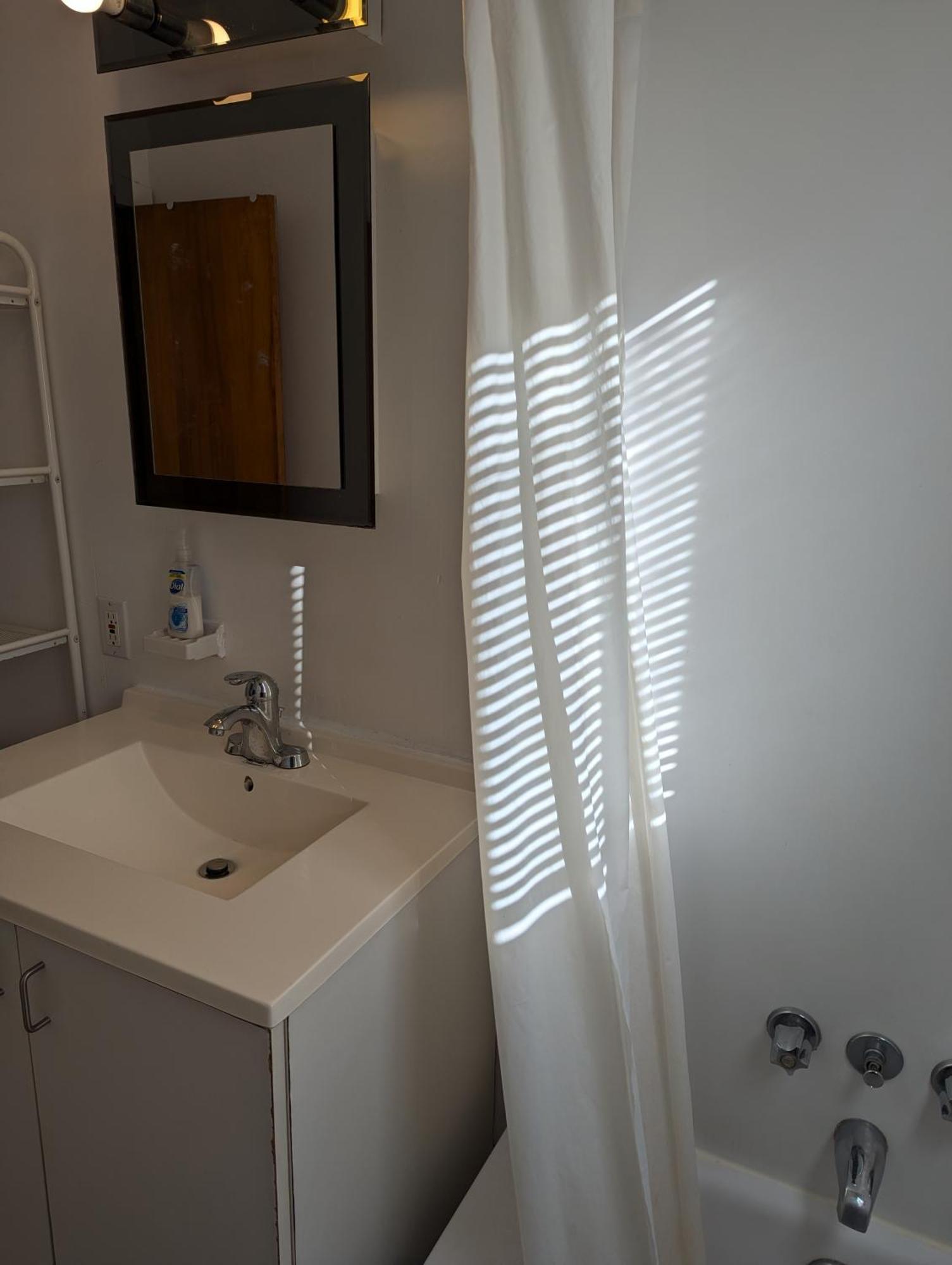 Comfy Close To Metro With Self Check In Apartment Montreal
