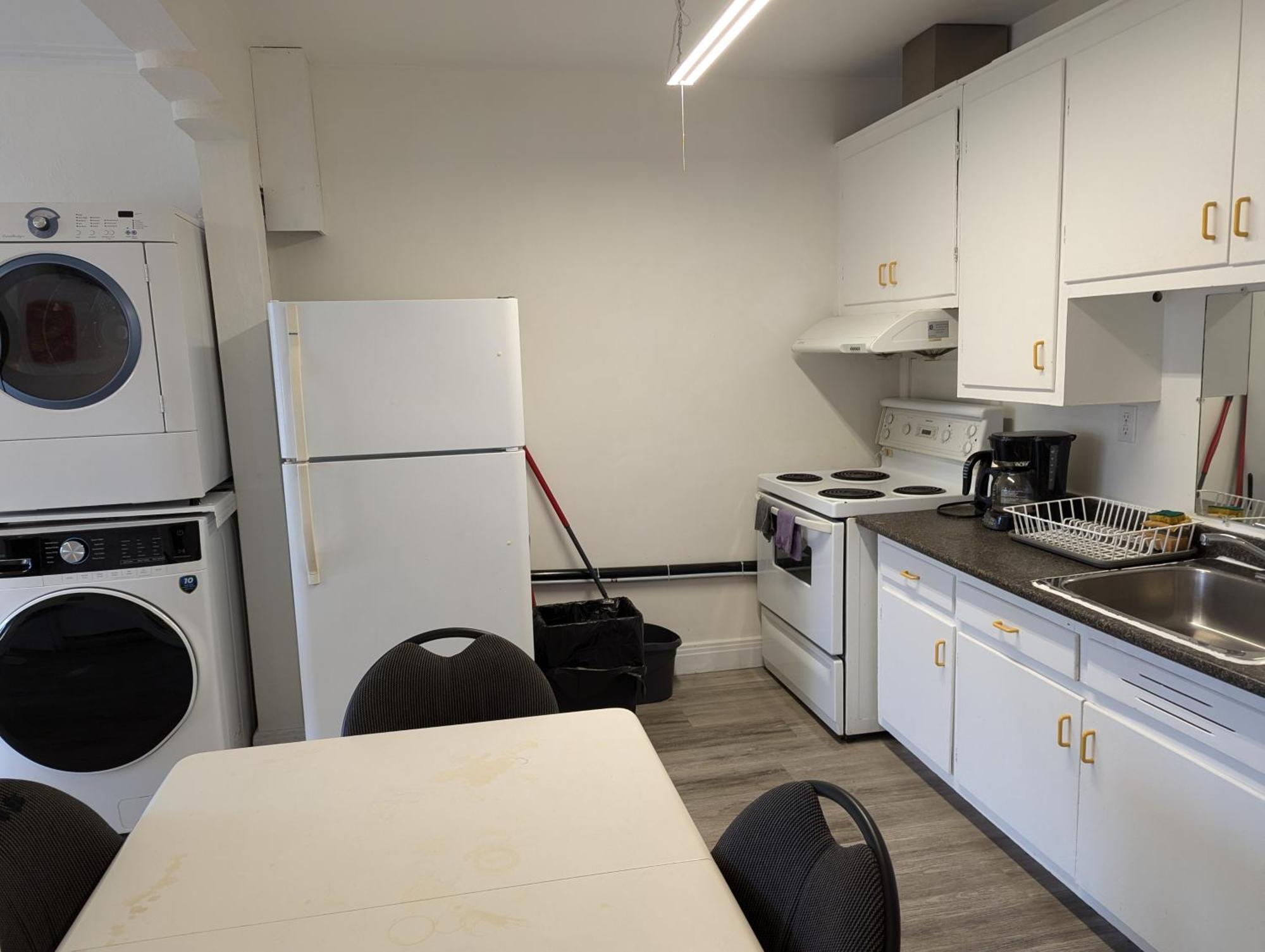 Comfy Close To Metro With Self Check In Apartment