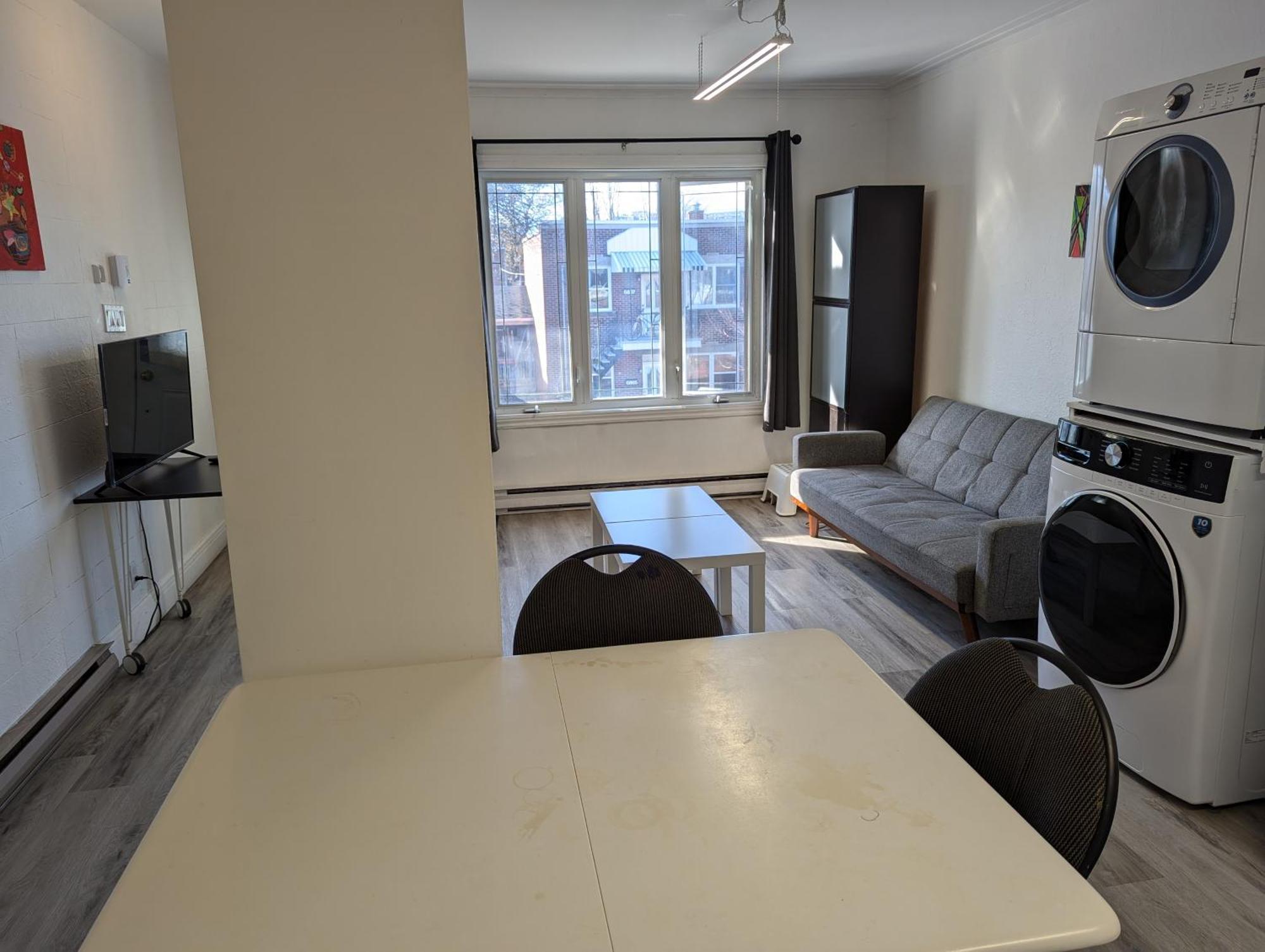 Comfy Close To Metro With Self Check In Apartment