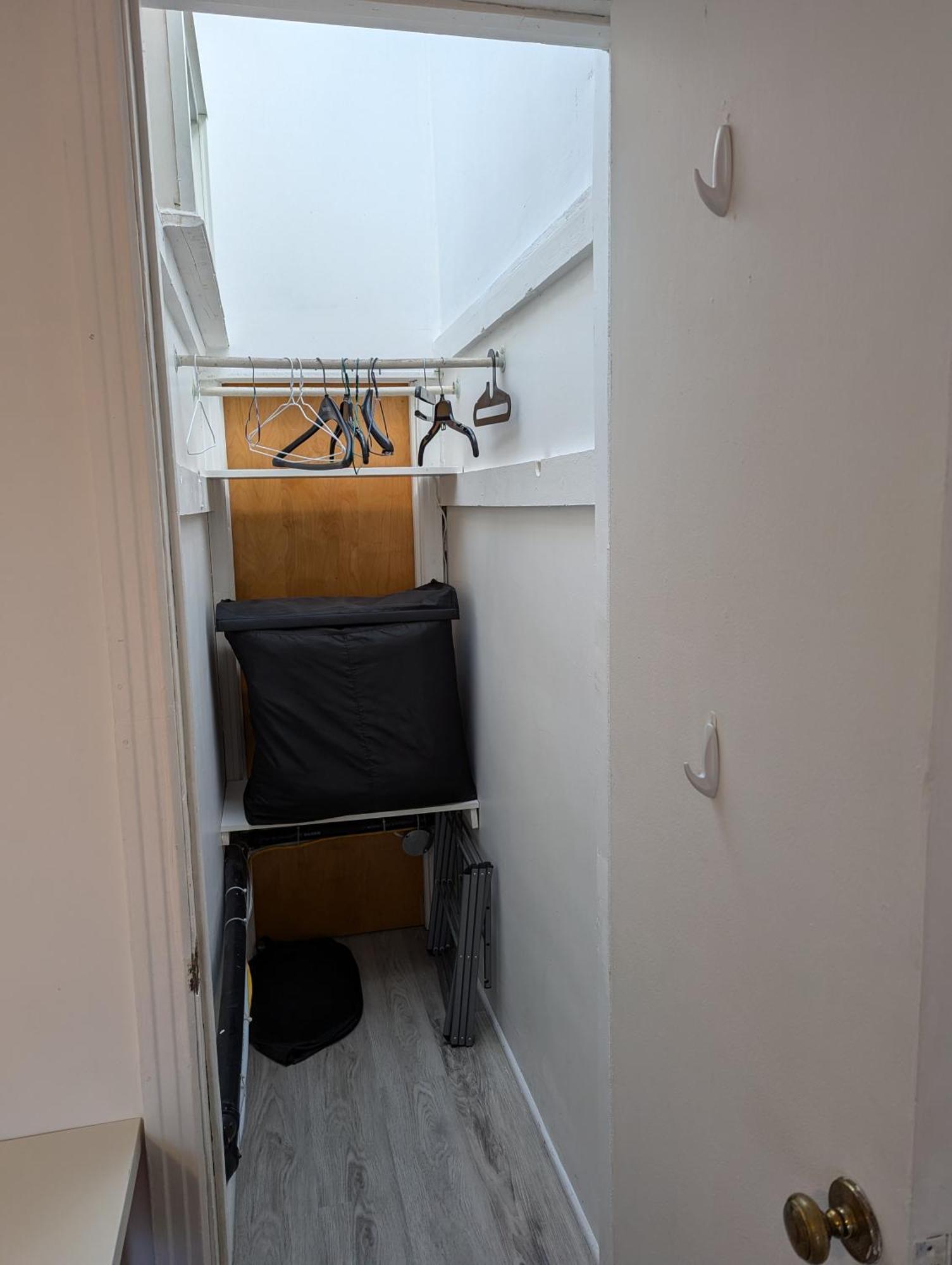 Comfy Close To Metro With Self Check In Apartment