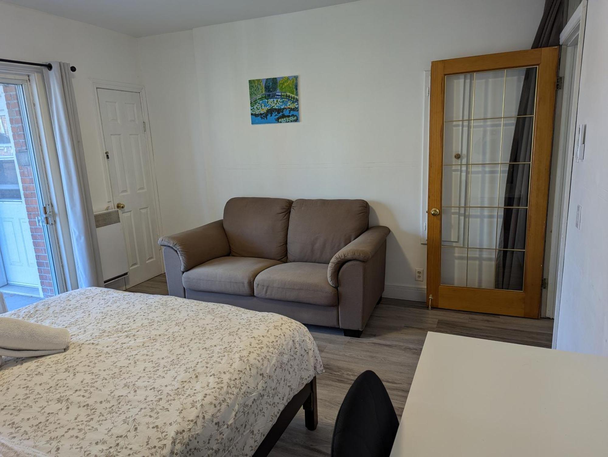 Comfy Close To Metro With Self Check In Montreal