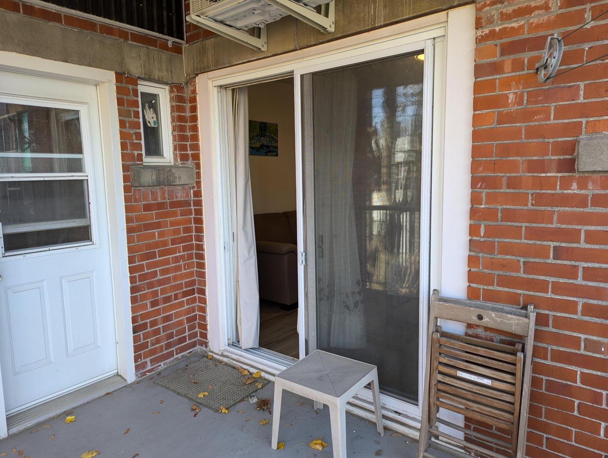 Comfy Close To Metro With Self Check In * Montreal